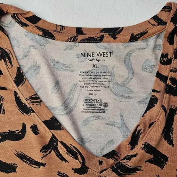 Nine West Shirt Womens XL Abstract Print Soft Spun Short Sleeve V-Neck Top - Picture 5 of 7
